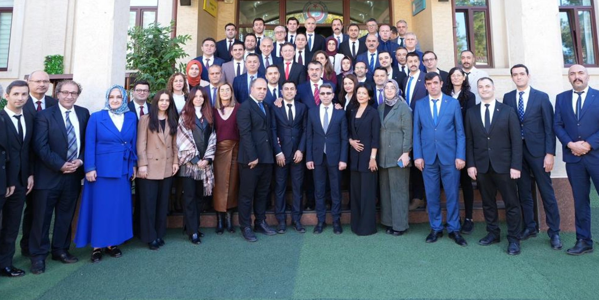 BAKAN TEKİN, ÖZBEKİSTAN'DA TAŞKENT TÜRK OKULUNU ZİYARET ETTİ